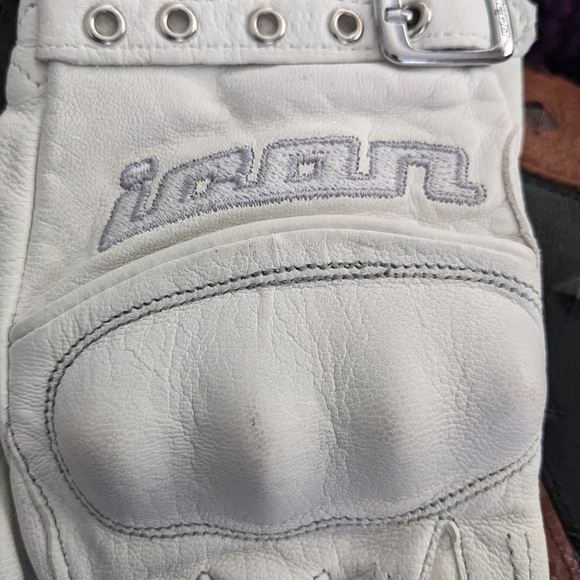 Icon Women's White Leather Gloves - Picture 3 of 6